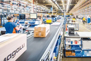 Magalu (MGLU3) tem prejuízo de R$ 24 milhões no segundo trimestre; marketplace sofre queda com Selic