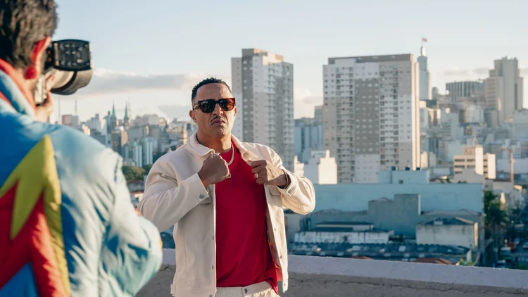 Mano Brown em campanha da Ray-ban: lembrança de infância (Luxottica/Divulgação)