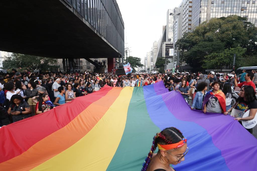Parada do Orgulho LGBT+ agita a Paulista com tradicional desfile neste domingo