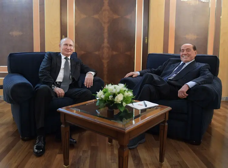 Vladimir Putin e Silvio Berlusconi (ALEXEY DRUZHININ/AFP/Getty Images)