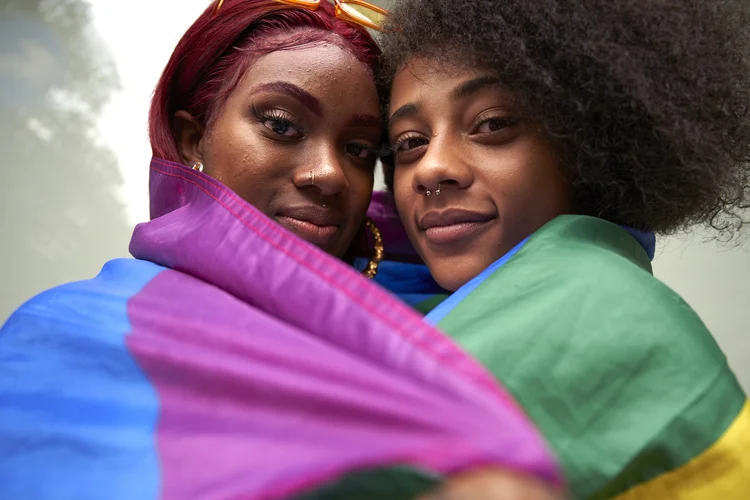 Representatividade LGBTI+: Segundo a pesquisa, cerca de ⅓ dos criadores de conteúdo afirmam só participar das campanhas publicitárias no mês do Orgulho (Reprodução/Getty Images)