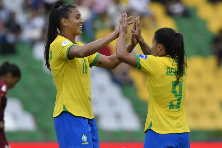 Desta vez, a equipe enfrenta a poderosa França, considerada a adversária mais forte do grupo (Gabriel Aponte/Getty Images)