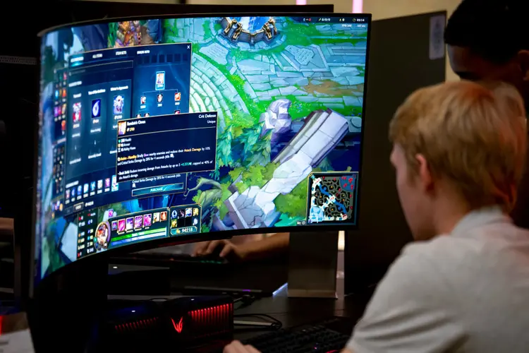 League of Legends: apesar da Riot ser contra apps de terceiros, jogadores utilizam serviços como Porofessor para obter vantagens táticas contra oponentes (Fabian Sommer/picture alliance/Getty Images)