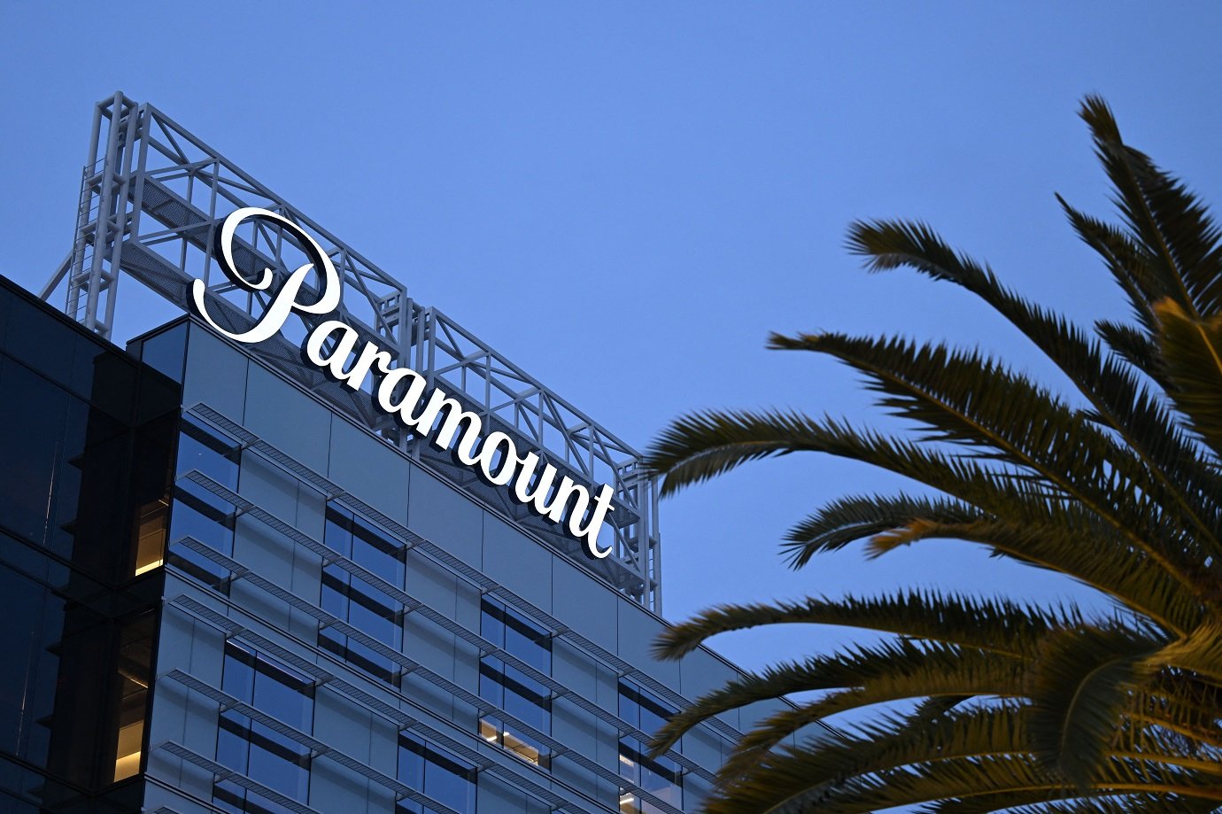 CEOs de Warner e Paramount discutem possível fusão