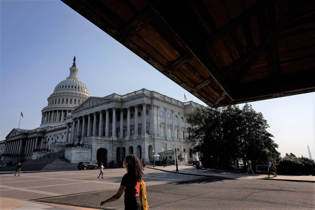 Câmara dos EUA aprova suspensão do teto de gastos para impedir calote; projeto segue para o Senado