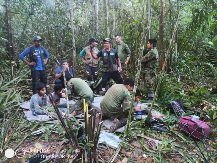 As crianças foram encontradas por uma equipe de buscas que incluía indígenas voluntários e forças especiais militares. (Anadolu Agency/Getty Images)