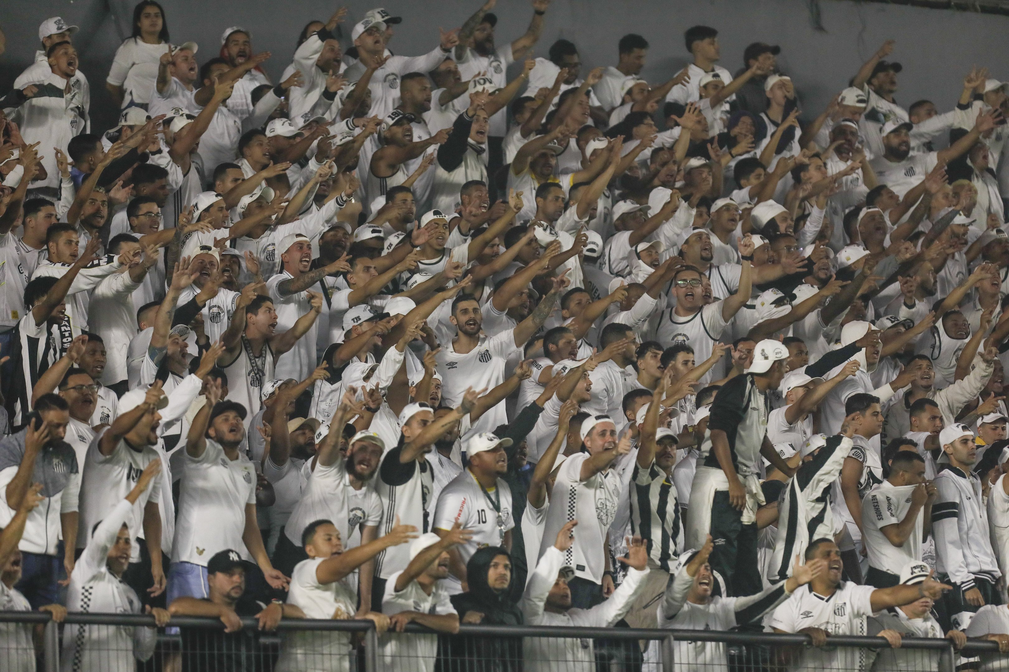 Após confusão na derrota para o Corinthians, Santos jogará sem torcida por 30 dias