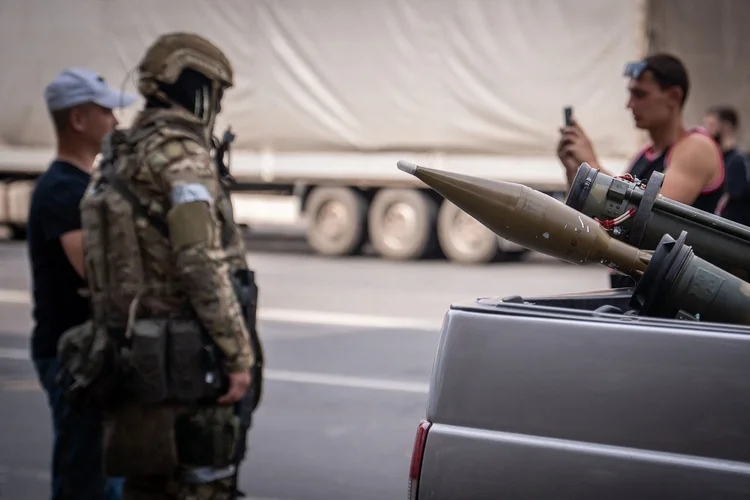 Autoridades russas acusaram a Ucrânia de abater o avião com dois mísseis e disseram que os prisioneiros de guerra se dirigiam para um local em que ocorreria uma troca entre os dois países (ROMAN ROMOKHOV/AFP/Getty Images)