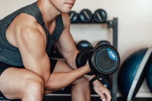 O condomínio pode cobrar pelo uso de áreas comuns como a quadra esportiva ou a academia?