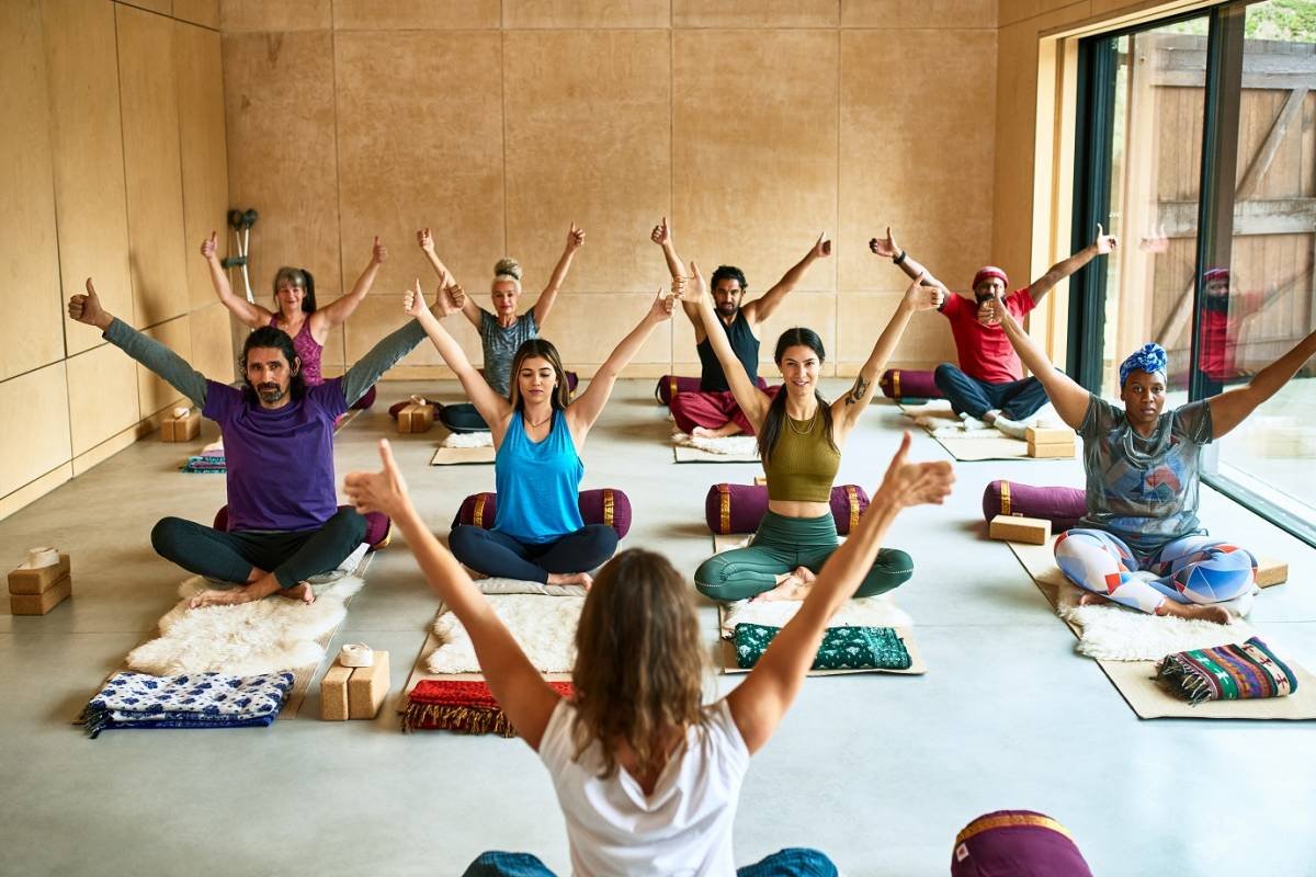 Professora revela 3 técnicas de yoga para combater a ansiedade