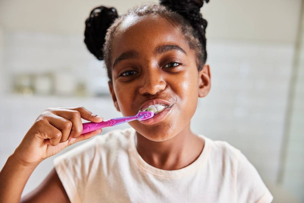 Qual é a escova e pasta de dentes ideal para cada pessoa?