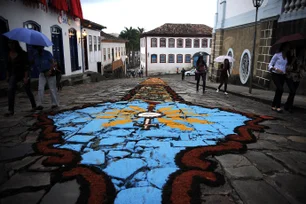 Imagem referente à matéria: Por que as ruas ficam coloridas no Corpus Christi? Veja significado dos tapetes