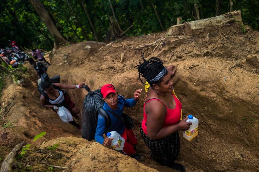 Pessoas Correndo Na Natureza Imagem Grátis_Foto Número