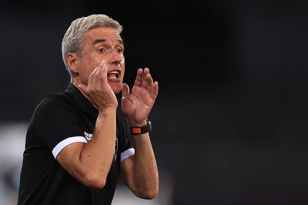 Luís Castro vai deixar o Botafogo: Clube anuncia saída de treinador após um ano e três meses