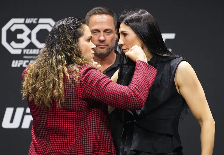 Segundo o comentarista Carlão Barreto do UFC Fight Pass, em seu último duelo contra a Peña, Nunes apresentou muita evolução presença tática mais apurada (Chris Unger/Getty Images)