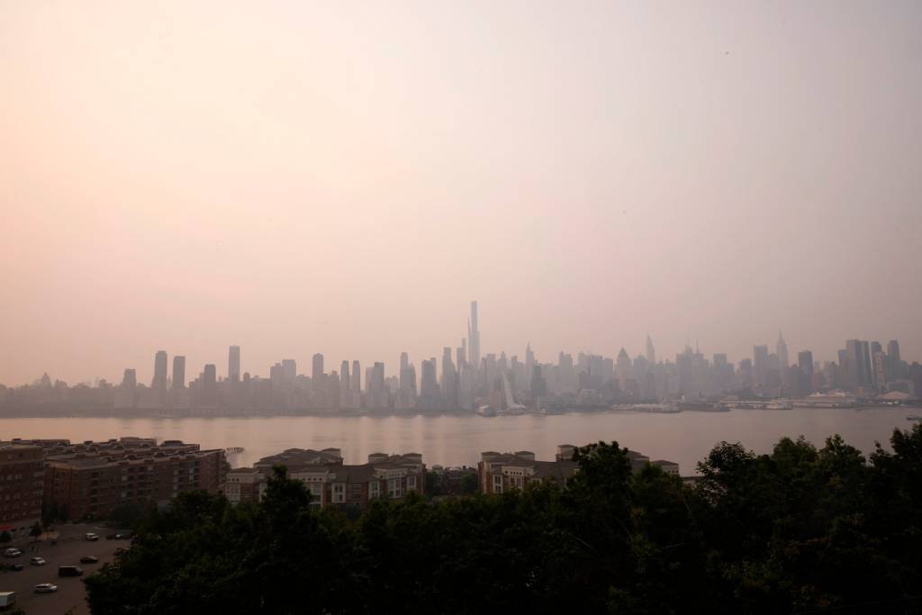 WEST NEW YORK, NJ - JUNE 7: Smoke continues to shroud the sun as it rises behind the skyline of Manhattan in New York City on June 7, 2023, as seen from West New York , New Jersey. (Photo by Kena Betancur/VIEWpress/Getty Images) (Kena Betancur/VIEWpress/Getty Images)