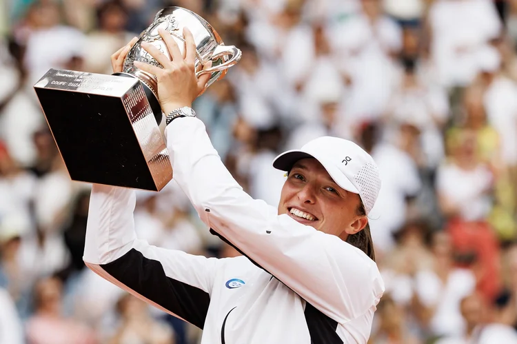 Fenômeno do tênis mundial, a polonesa, considerada favorita em Roland Garros desde o príncipio, teve dificuldades para vencer a tenista tcheca (Frey/TPN/Getty Images)