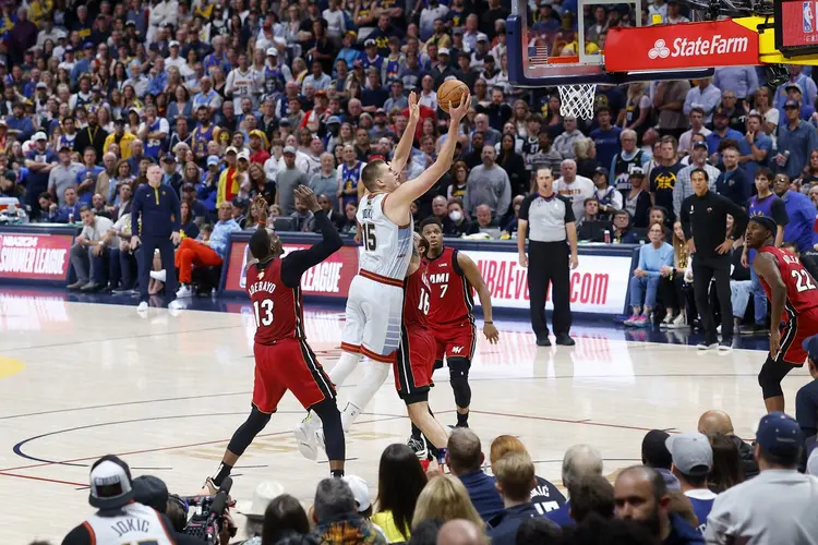 NBA: a equipe dos astros Nikola Jokic e Jamal Murray confirmou o favoritismo, venceu a série por 4 a 1 (Justin Edmonds/Getty Images)