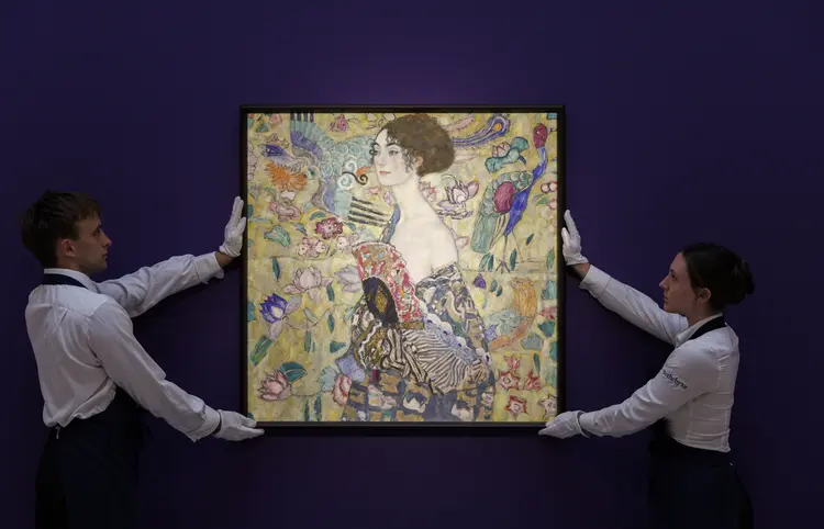 A obra "Dama com leque" do pintor austríaco Gustav Klimt. (John Phillips/Getty Images)