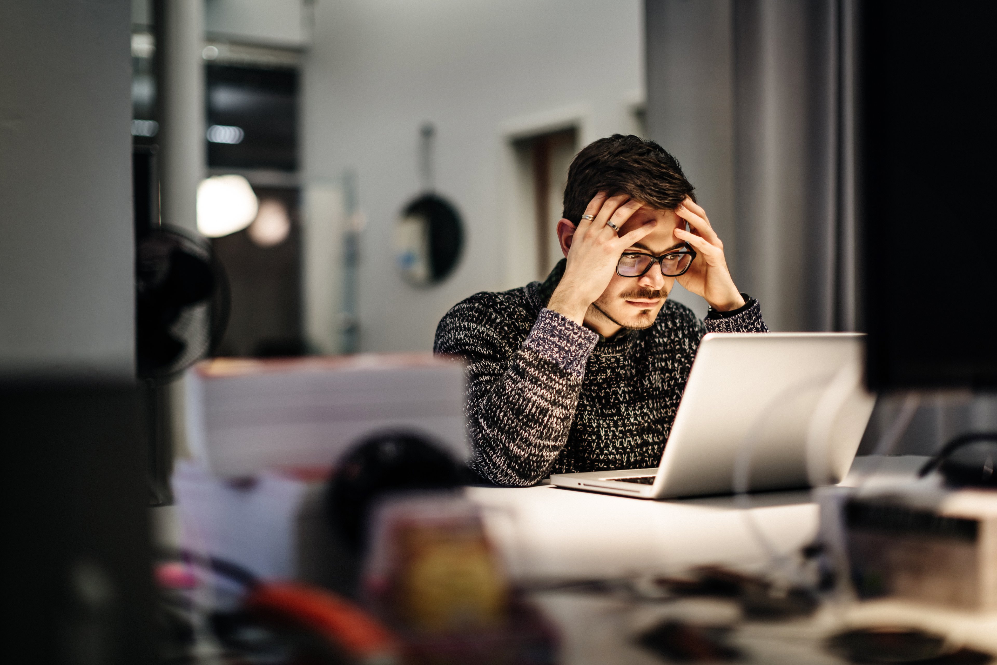 Saúde mental impacta geração Z no trabalho, diz pesquisa no Reino Unido