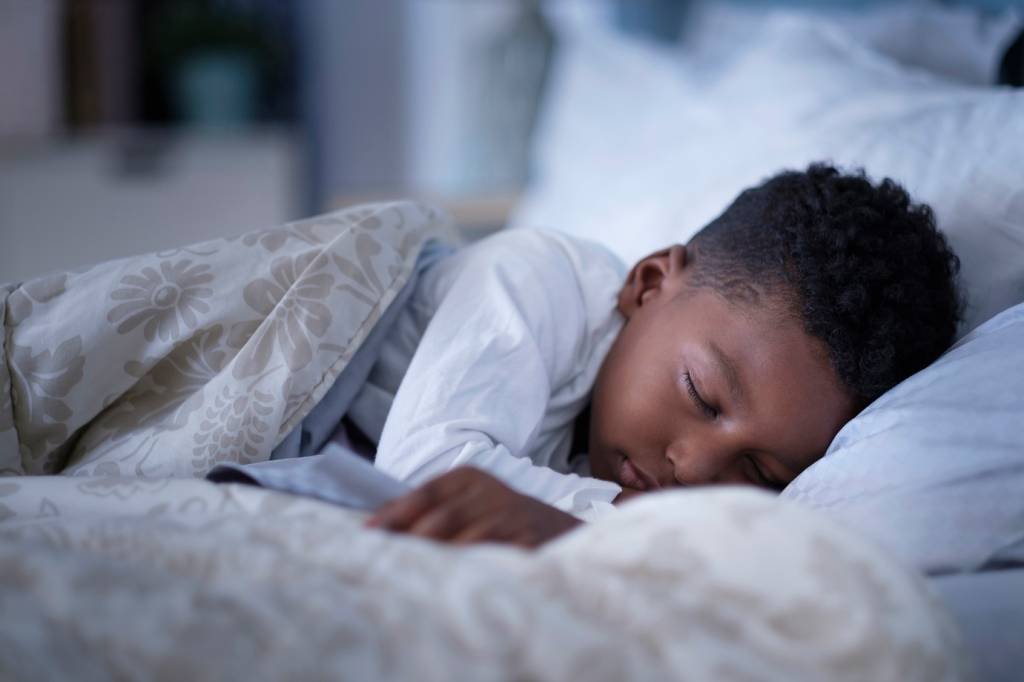 Crianças podem usar melatonina para dormir? Veja o que dizem os especialistas