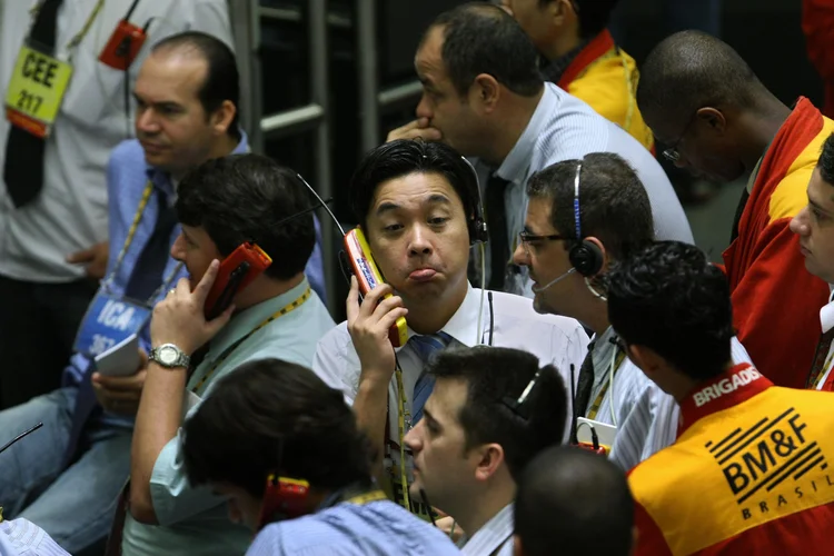 Operadores em pregão da antiga BM&amp;F (MAURICIO LIMA/AFP/Getty Images)