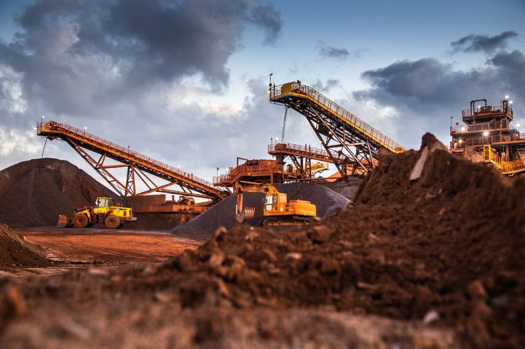 VALE3, CSNA3, GGBR4, USIM5 e mais: mineradoras e siderúrgicas caem em bloco no Ibovespa hoje
