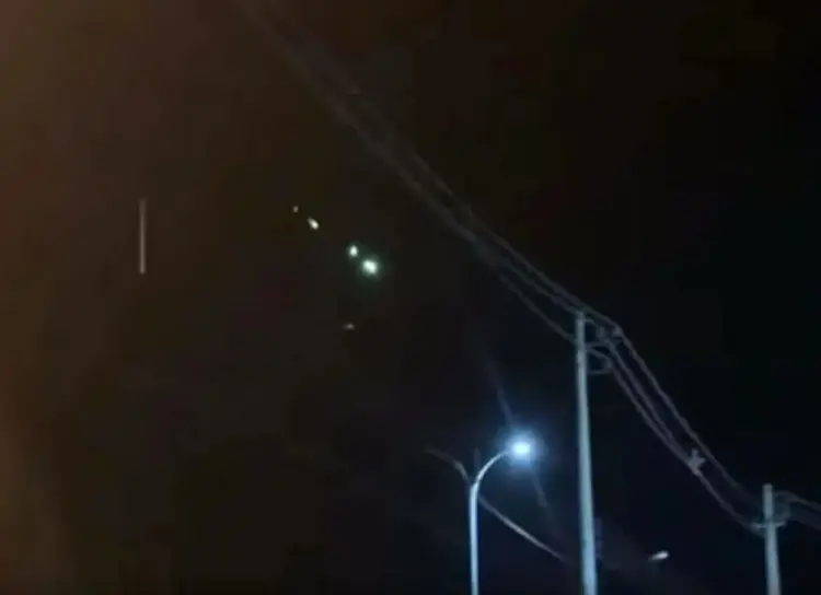 Segundo relatos, as luzes de cores esverdeadas apareceram no céu e logo se apagaram (TV Globo/Reprodução)