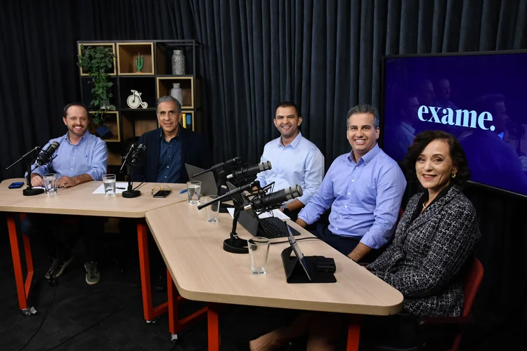 Felipe Vieira, Jair Ribeiro, o entrevistador Duani Reis, André Villac Abucham e a entrevistadora Rossana Sadir  (Murilo Tobias/Divulgação)