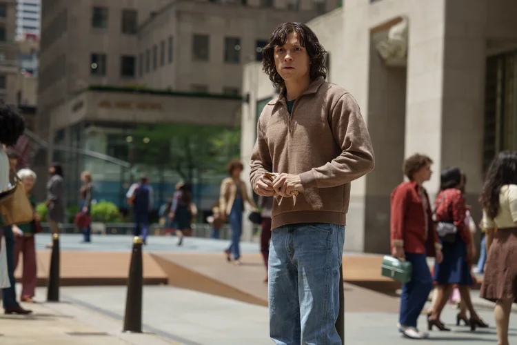 "Entre Estranhos": série estrelada por Tom Holland. (Netflix/Divulgação)
