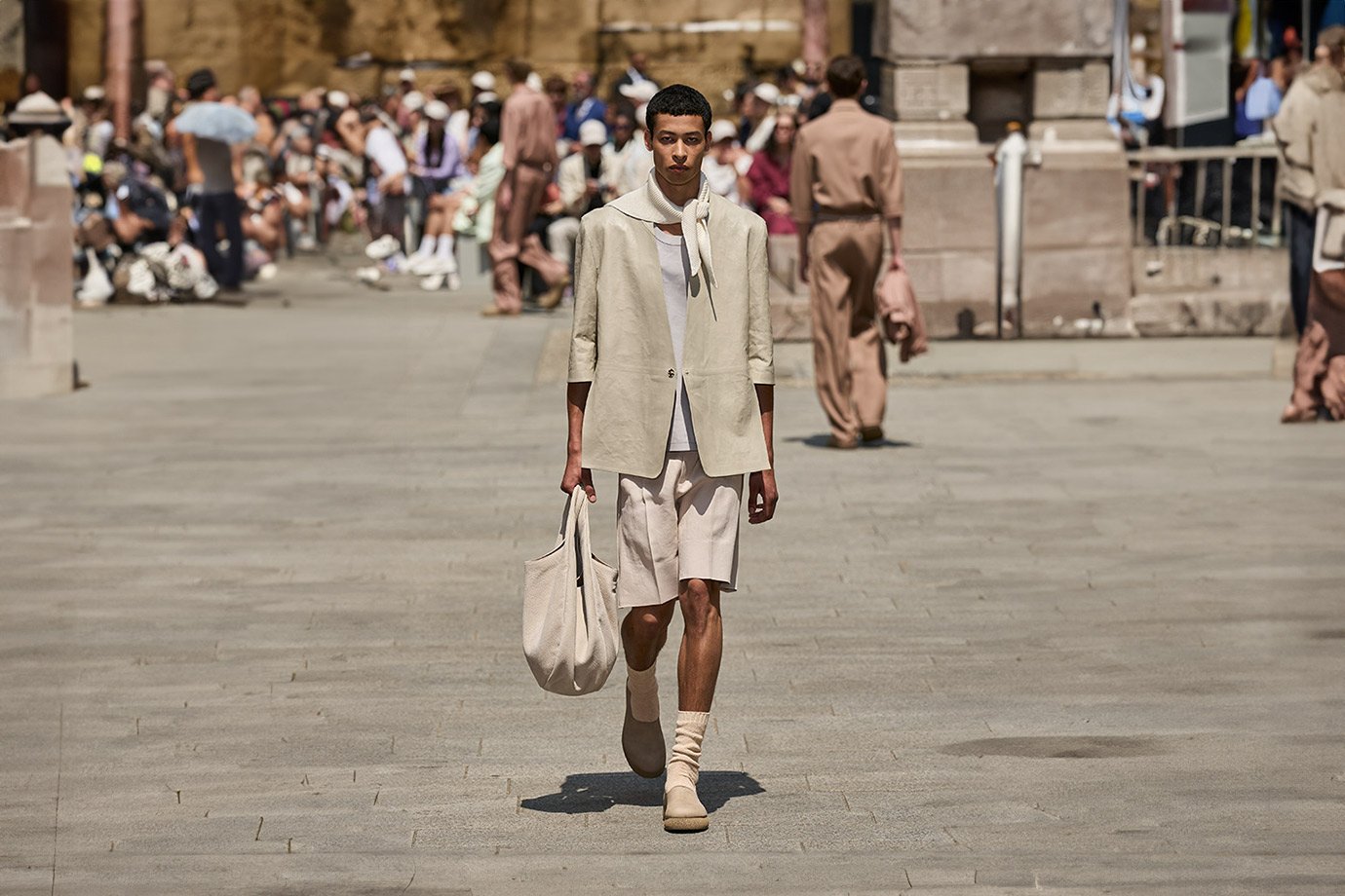 A estrela das semanas de moda masculina é (ainda) o linho