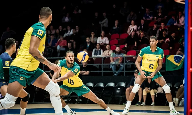 Após bater Alemanha na estreia, seleção volta à quadra hoje às 21h (FIVB/Divulgação)