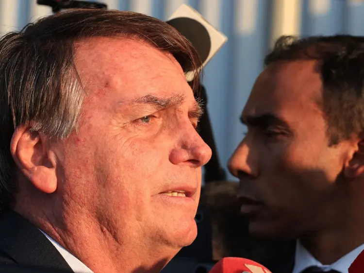 A internação do ex-presidente ocorre em meio às investigações sobre o esquema de venda ilegal de joias (Lula Marques/Agência Brasil)