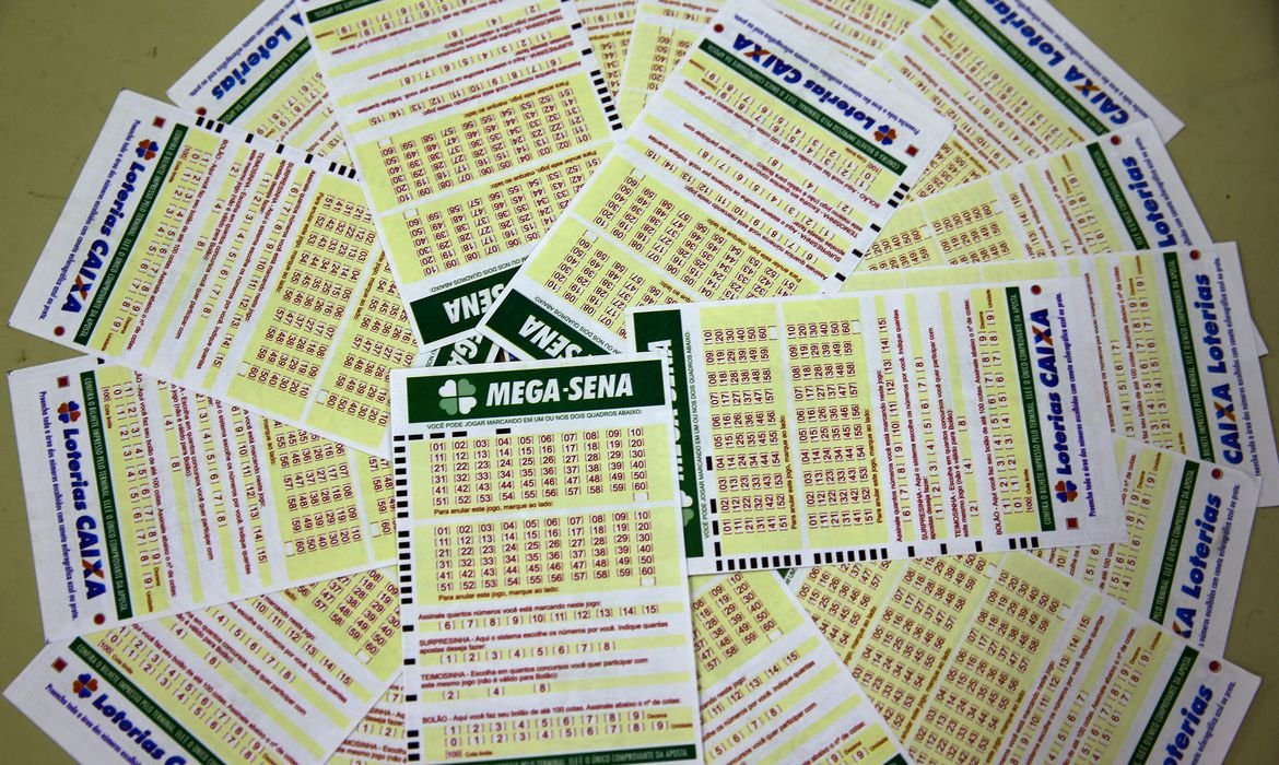 Mega-Sena acumulada: quanto rendem R$ 97 milhões na poupança