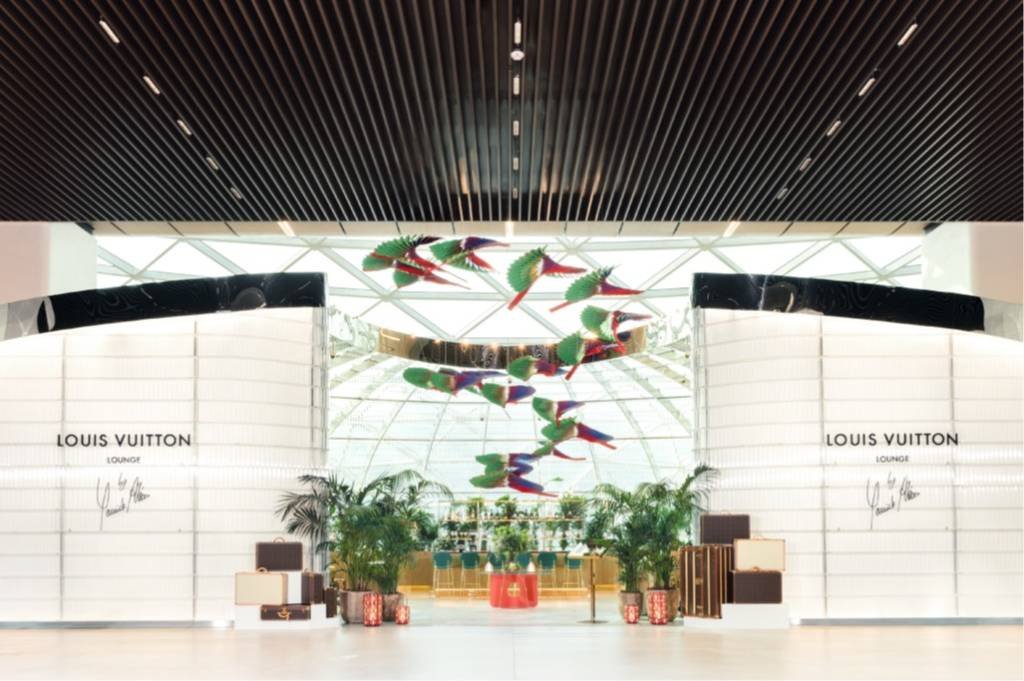 Luxo enquanto espera: Louis Vuitton inaugura seu primeiro lounge em aeroporto