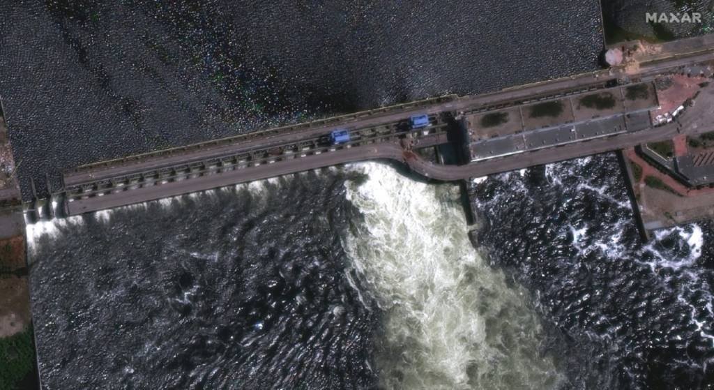 Imagem de satélite da empresa Maxar Technologies mostra os danos em parte da barragem de Kakhovka, sul da Ucrânia

 (AFP/AFP)