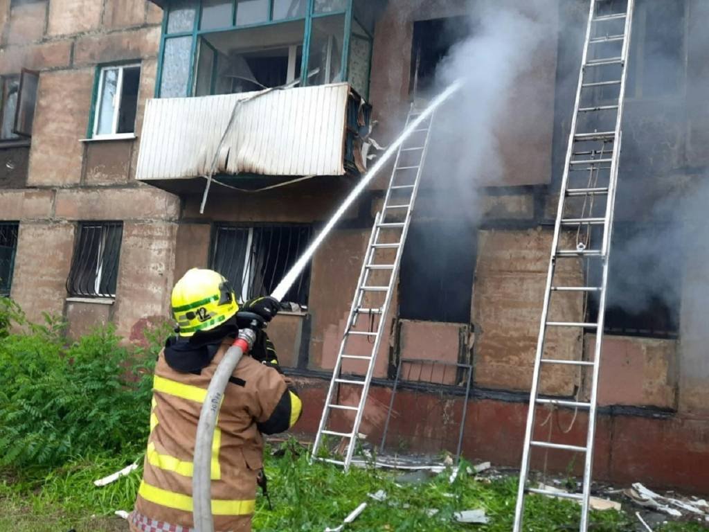 Em meio a contraofensiva da Ucrânia, ataque russo na cidade natal de Zelensky deixa 11 mortos