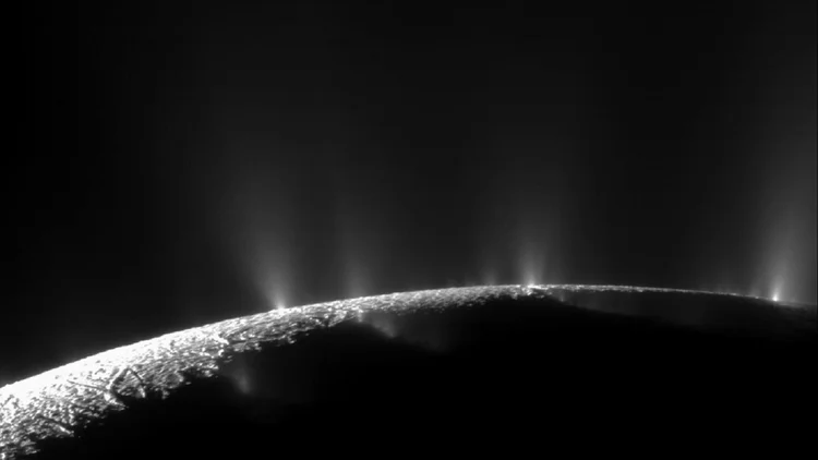 A sonda começou a explorar Saturno, seus anéis e luas em 2004, até queimar na atmosfera do planeta gigante gasoso, quando sua missão acabou em 2017 (AFP/AFP Photo)