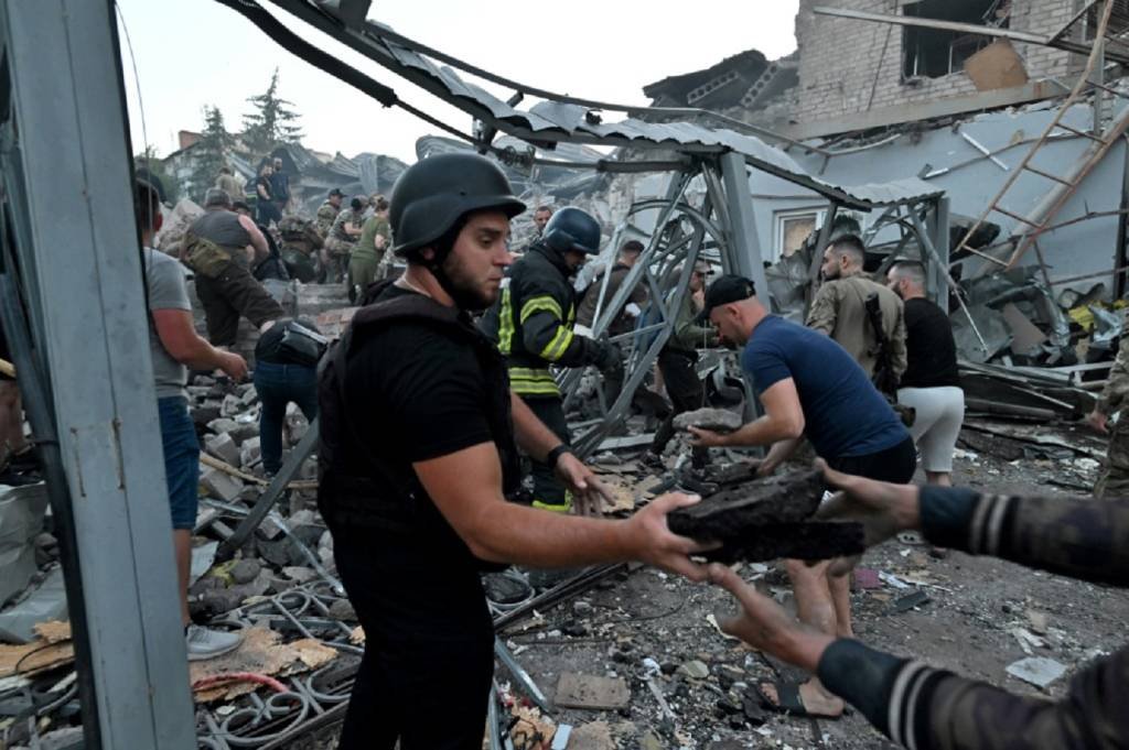 Ataque russo a restaurante ucraniano deixa pelo menos 3 mortos e 42 feridos