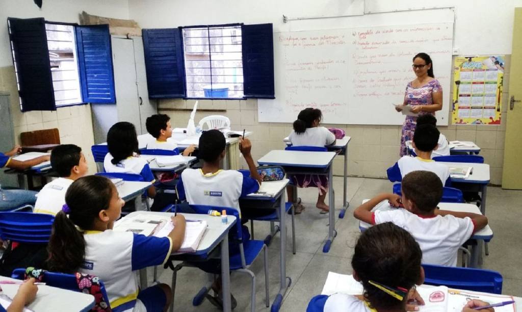 Recife – Alunos da Escola Municipal Abílio Gomes, na capital pernambucana, usam livros didáticos que podem ser proibidos pela Câmara de Vereadores (Sumaia Vilela / Agência Brasil) (Sumaia Vilela/Agência Brasil)
