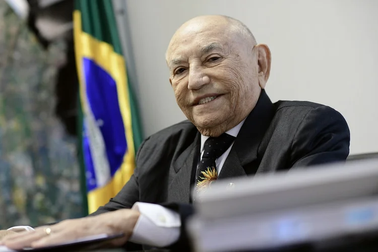 Senador Siqueira Campos (DEM-TO) em seu gabinete.

Foto: Pedro França/Agência Senado (Pedro França/Agência Senado/Agência Senado)