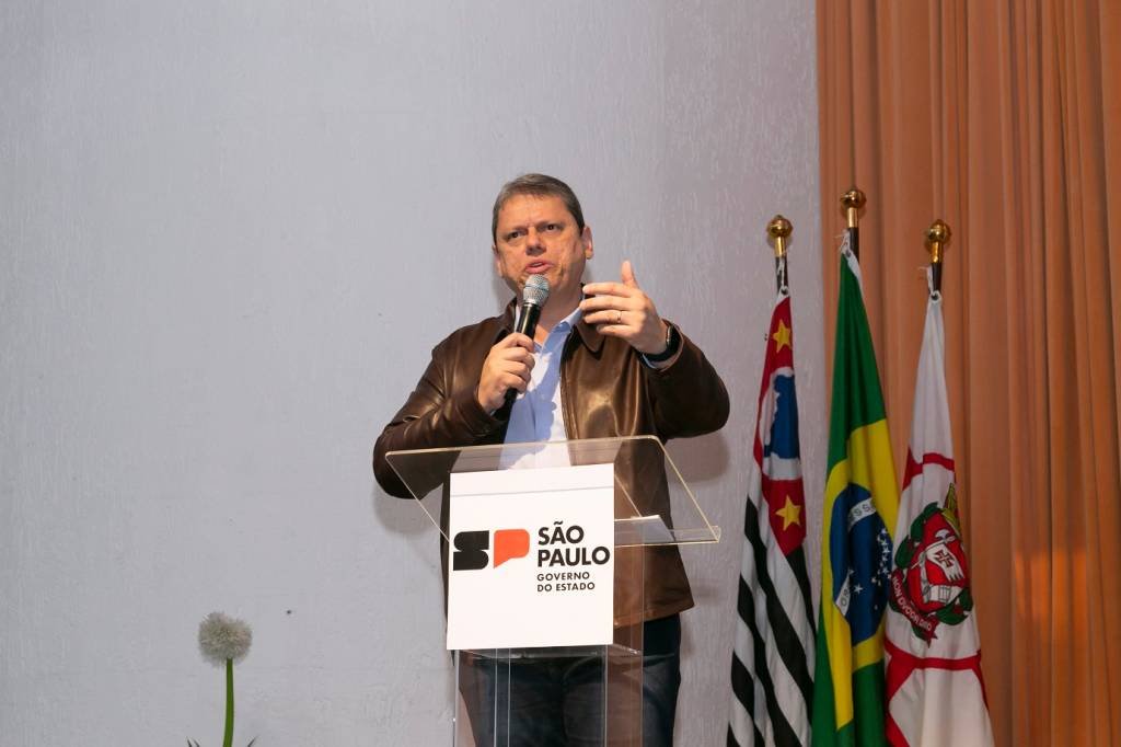 Fux pede que Tarcísio explique lei que anistiou multas da pandemia, em benefício de Bolsonaro