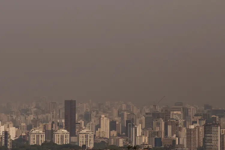 São Paulo: em 2020, o dia virou noite na capital paulista, com fumaça vinda de queimadas no Pantanal (Andre Lucas/Picture Alliance/Getty Images)