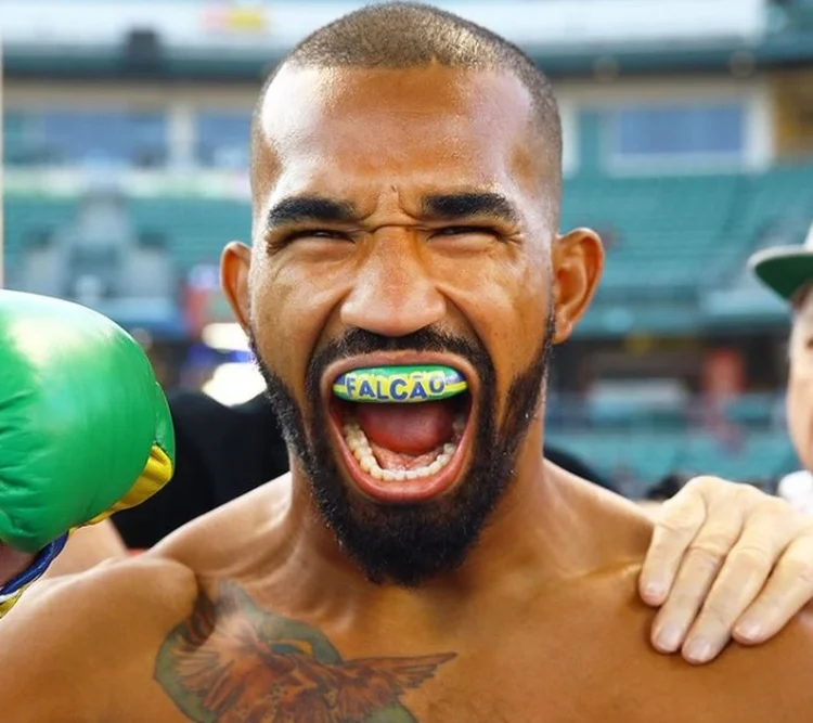 Falcão: Natural do Espírito Santo, Esquiva passou uma temporada de preparação nos Estados Unidos, orientado pelo técnico Robert Garcia (Instagram/Divulgação)