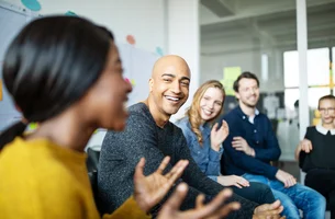 Linguagem corporal: 7 gestos que podem ajudar e atrapalhar em uma entrevista de emprego