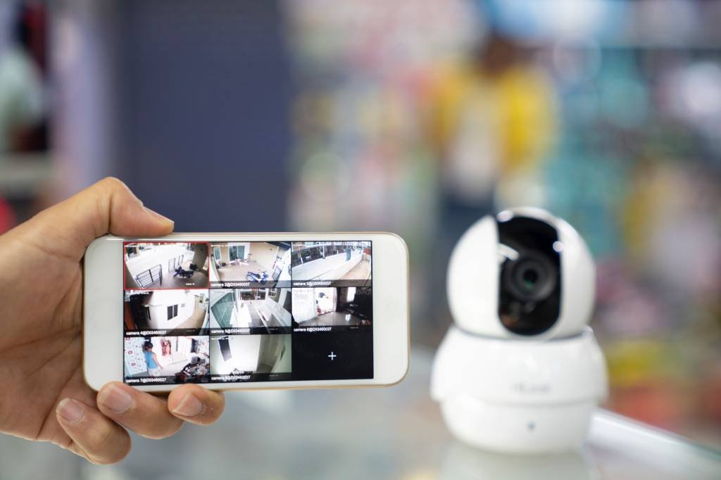 O empregador pode colocar câmeras de vigilância para fiscalizar o trabalho do empregado doméstico?