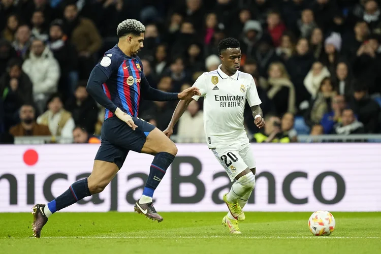 Vini Jr durante partida pelo Real Madrid (Breton/Pics Action/Getty Images)