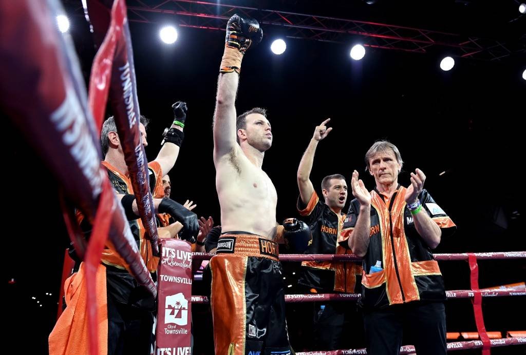 Campeão mundial de boxe se aposenta aos 35 anos por problemas de memória