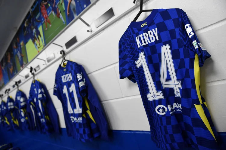 Camisas do Chelsea em vestiário (Chelsea FC/Getty Images)