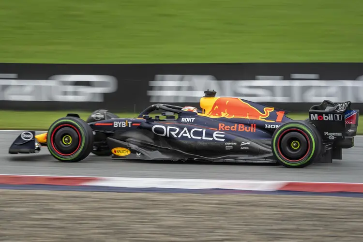 Ele mais uma vez: Verstappen conseguiu com folga mais uma pole position (Guenther Iby/SEPA.Media/Getty Images)
